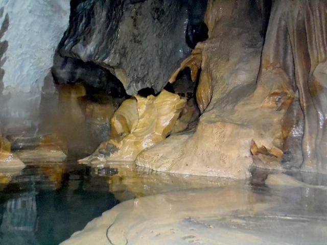 explorando en grutas